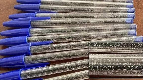 11 பேனாக்கள் மீது பிட் எழுதிச் சென்ற பலே மாணவன்!!