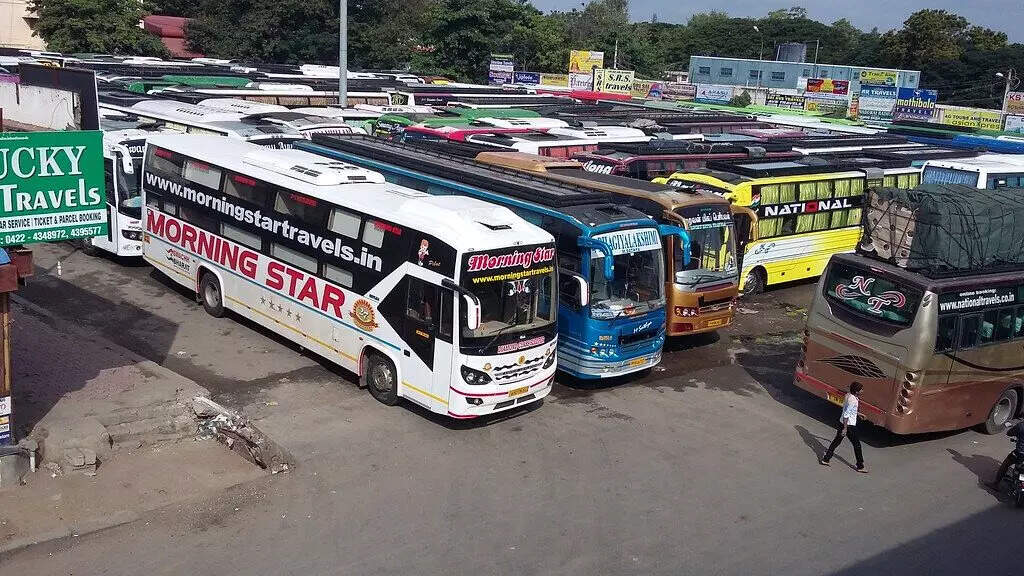 உச்சத்தில் ஆம்னி பேருந்து கட்டணம் – மக்கள் வேதனை!!