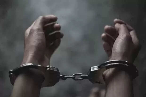 மகனின் ஜாமீனுக்காக செயின் பறிப்பில் ஈடுபட்ட தந்தை!!