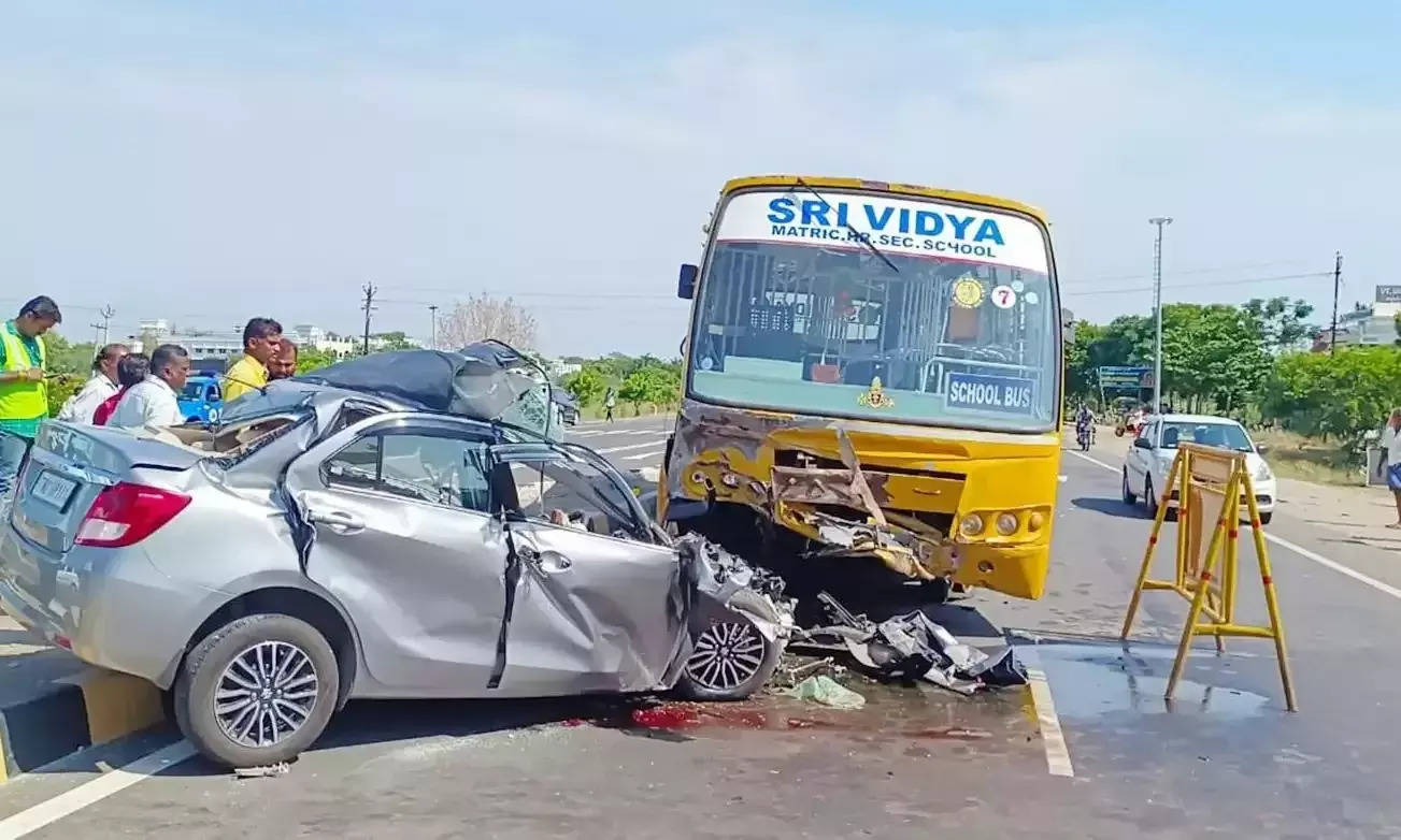 காரை அடித்து தூக்கி வீசிய பள்ளி பேருந்தின் சிசிடிவி வீடியோ வெளியானது..!!