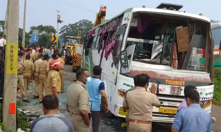 பிரேக் செயலிழப்பால் ஏற்பட்ட பெரிய விபத்து! 8 வயது சிறுவன் உயிரிழந்த சோகம்!!