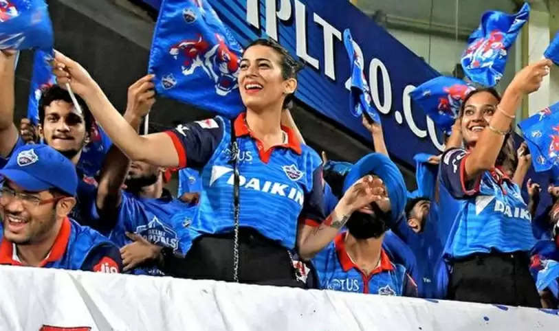 IPL: டெல்லி அணியின் கீப்பருக்கும் கொரோனா.. போட்டி நடப்பதில் சந்தேகம் !!