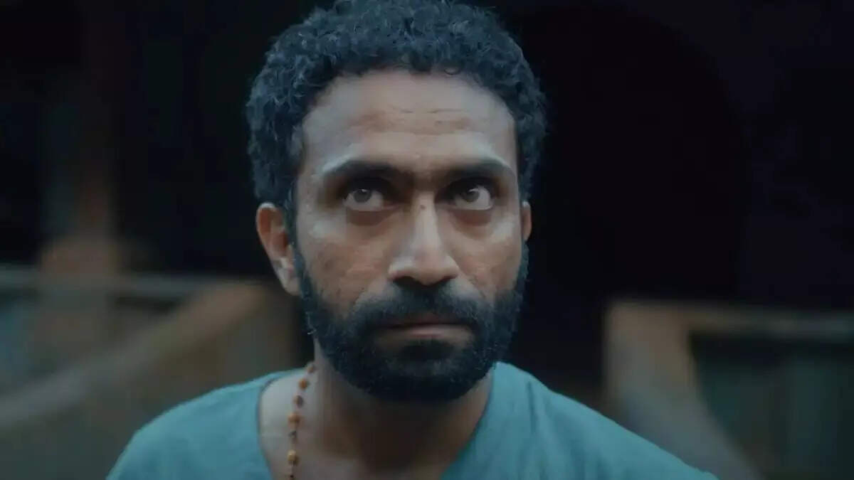 விமானத்தில் அத்துமீறிய பிரபல நடிகர்!!