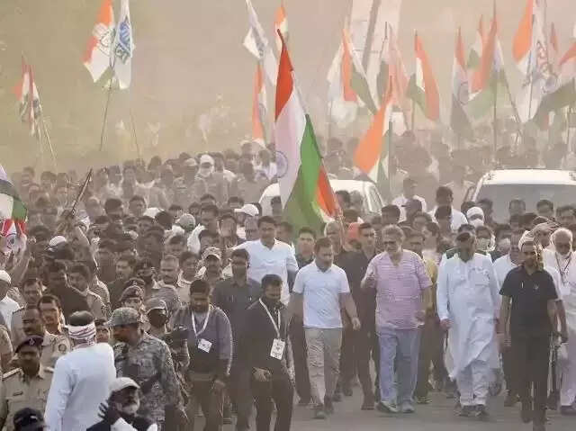 இனிப்பு கடை வாசலில் கண்டெடுக்கப்பட்ட வெடிகுண்டு மிரட்டல் கடிதத்தால் பரபரப்பு..!!