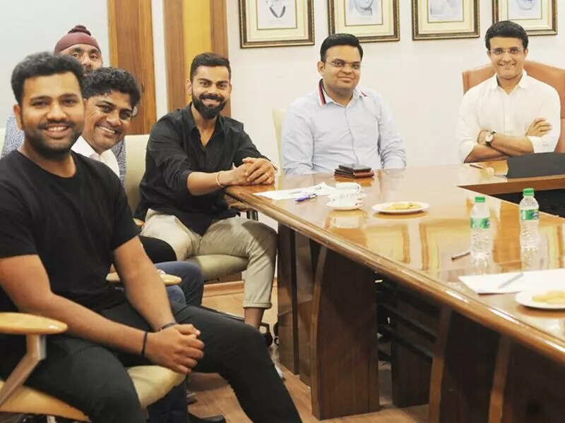 கோலி – கங்குலி இடையே முற்றும் மோதல்!!