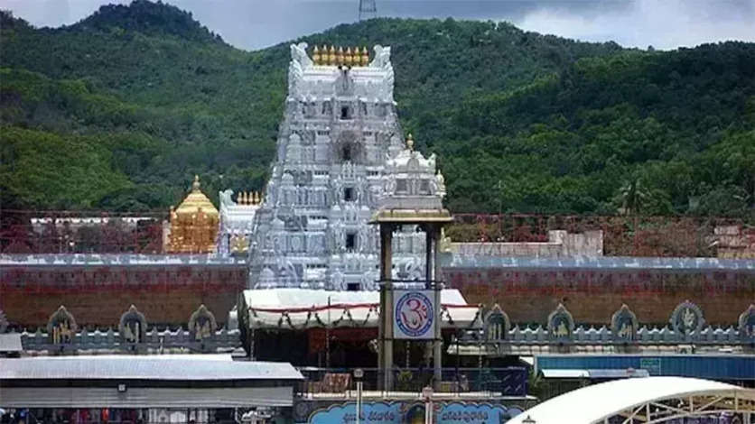 திருப்பதியில் பக்தர்கள் நிரம்பி வழிவதால் இலவச தரிசனத்துக்கு 48 மணிநேரம் ஆகிறது..!!