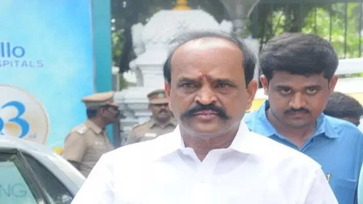 வாரிசு படத்தை உதயநிதி தடுப்பதாக முன்னாள் அமைச்சர் குற்றச்சாட்டு!!