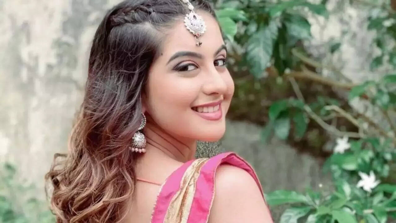 20 வயது இளம் நடிகை தற்கொலை!!