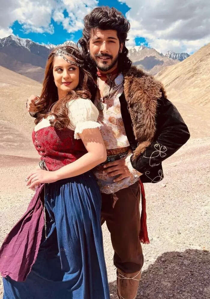 பிரபல நடிகை தற்கொலை வழக்கு...நடிகர் கைது!...