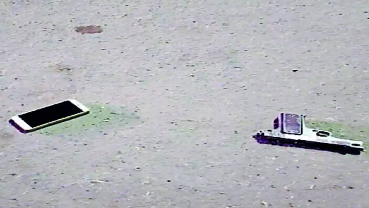 தன்னை நிரந்தரமாக விட்டு சென்ற காதலி..நடுரோட்டில் 17 வயது சிறுவன் துப்பாக்கியால் சுட்டு தற்கொலை..!