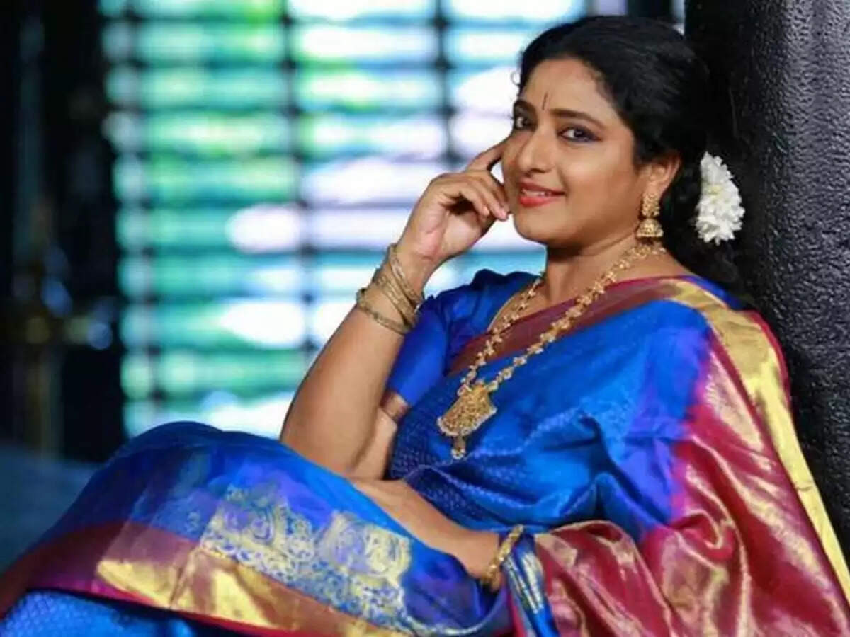 என்னைத் தொடர்ந்து என் மகள் மீதும்.. குமுறுகிறார் நடிகை பிரவீனா..!