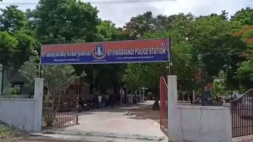 ஒரு நாள் லீவு கேட்ட எஸ்ஐ.. காரணத்தை பார்த்து அதிர்ந்து போன காவல் கண்காணிப்பாளர்..!!