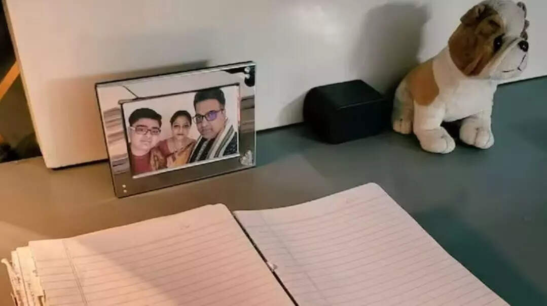 தந்தை, மகனை பாராட்டிய மோடி!!