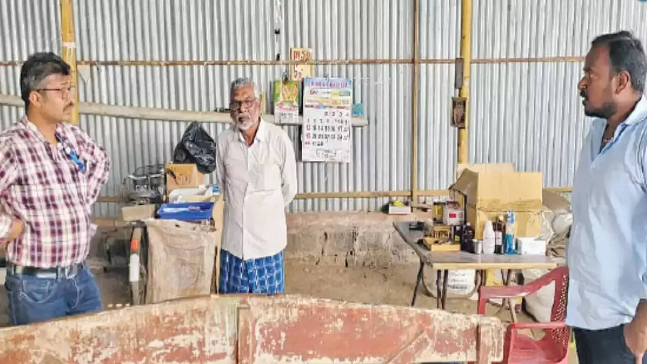 20 ஆண்டுகளாக நோயாளிகளுக்கு மருத்துவம் பார்த்து வந்த மருத்துவர் திடீர் கைது..!!