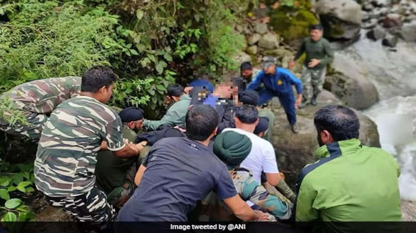 விபத்துக்குள்ளானது இந்திய ராணுவ ஹெலிகாப்டர்.. விமானி உயிரிழப்பு..!