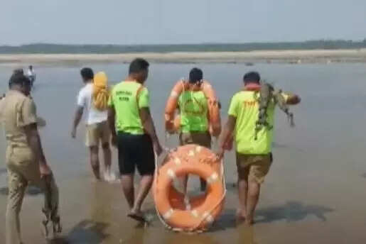 காவிரி ஆற்றில் மூழ்கி 4 மாணவிகள் உயிரிழப்பு!!