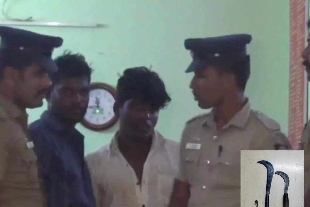 அதிர்ச்சி! நெல்லையில் போலீஸாருக்கு அரிவாள் வெட்டு!!