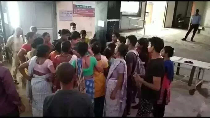 காப்பி அடிப்பது தவறு தான் அதுக்காக ஆசிரியர் செய்த கேவலமான செயல்.. அவமானத்தில் தீக்குளித்த மாணவி!!