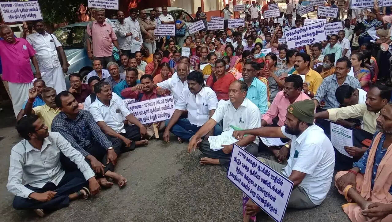 அமைச்சருடன் ஆசிரியர்கள் நடத்திய பேச்சுவார்த்தை தோல்வி!!