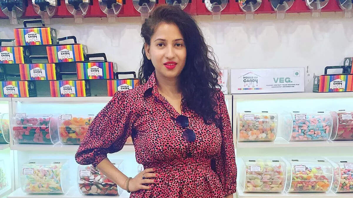 பாலியல் தொழில் நடத்திய பிரபல நடிகை கைது!!