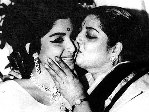 பெண்களின் சாதனைக்கு ஊன்றுகோலாக இருந்த ஜெயலலிதாவுக்கு பிடித்த 5 பெண்கள் இவங்க தானாம்..!!