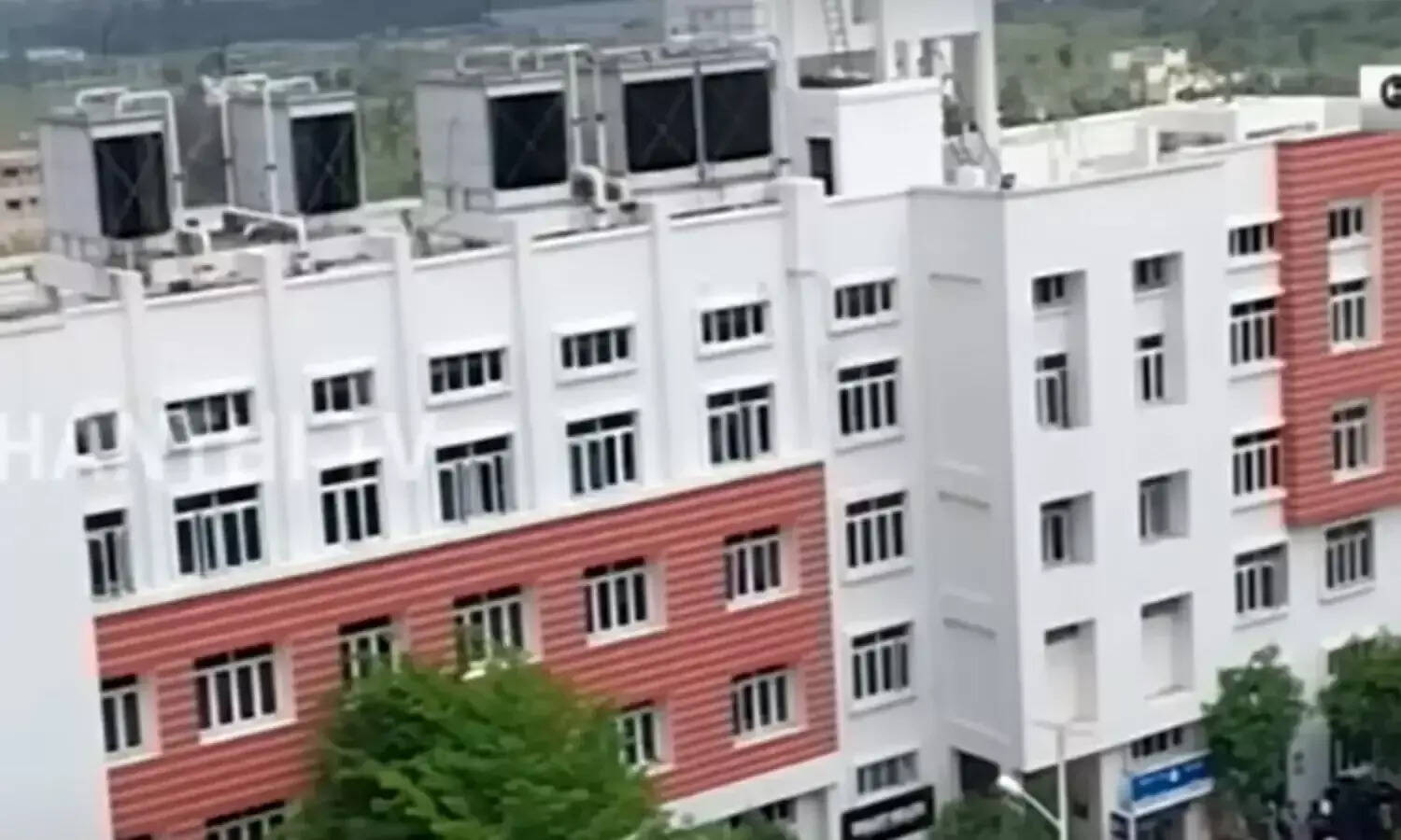 6-வது மாடியில் இருந்து குதித்து கல்லூரி மாணவன் தற்கொலை..!!