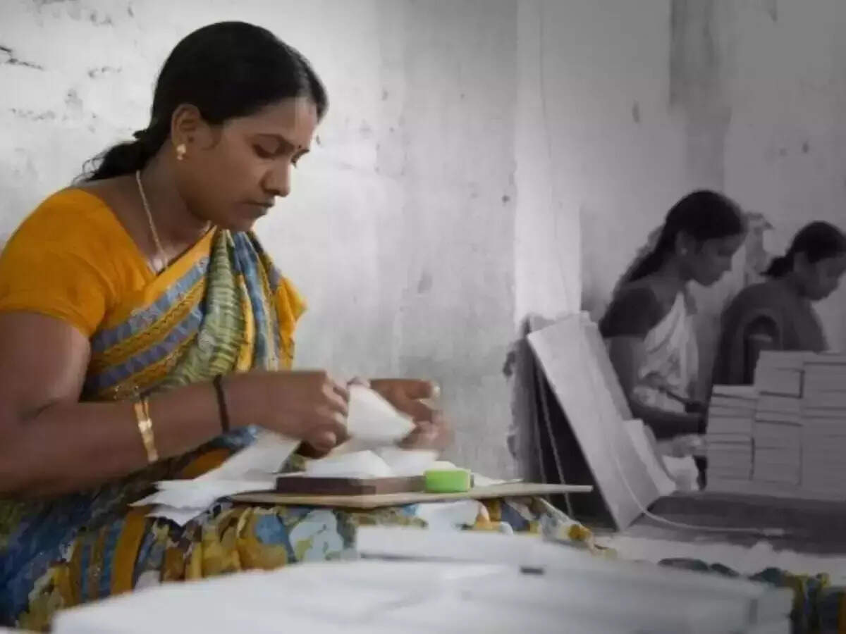 பெண்களுக்கான புதிய பொற்காலத் திட்டத்தின் கீழ் ரூ. 2 லட்சம் நிதியுதவி... பெறுவது எப்படி? விவரம் இதோ!