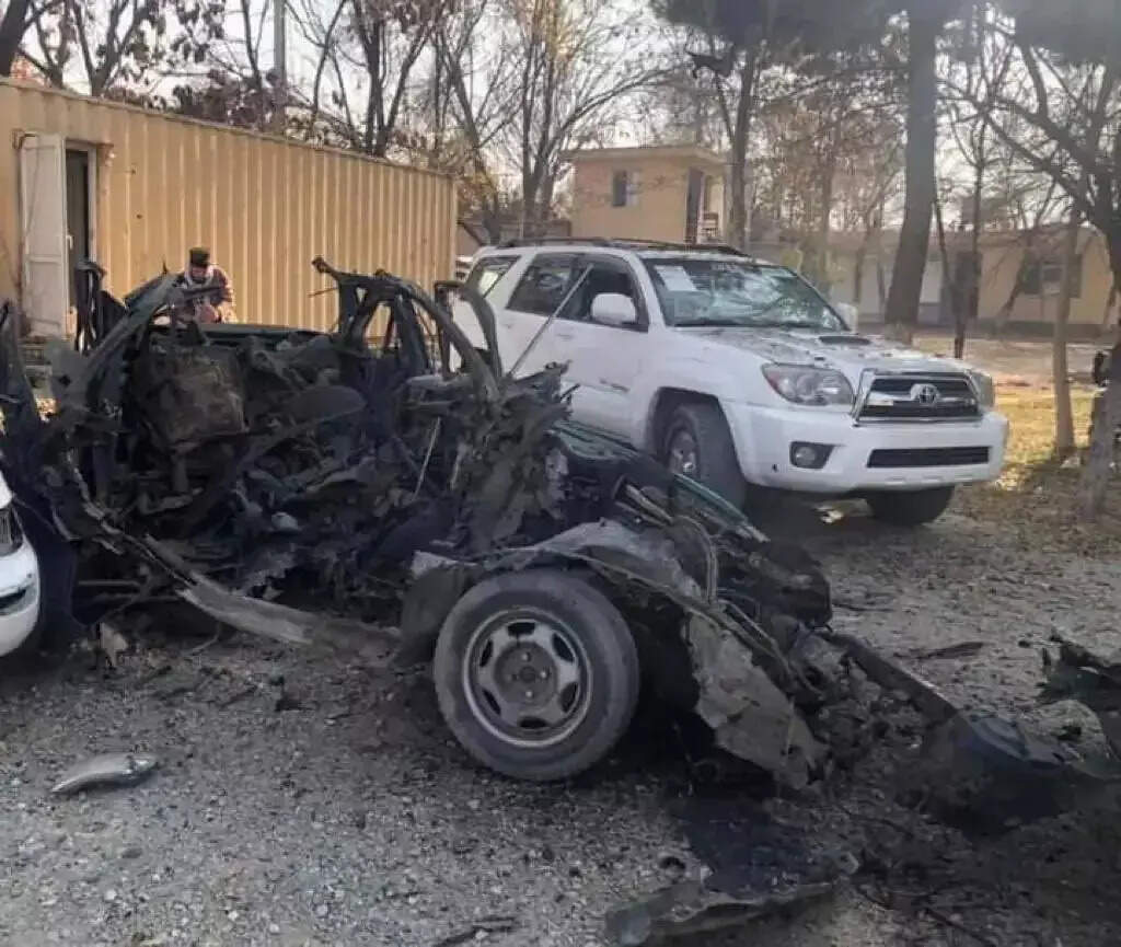 ஆப்கானிஸ்தானில் பரபரப்பு..!! மசூதிக்குள் நுழைந்து முன்னாள் பிரதமரை கொல்ல முயற்சி!