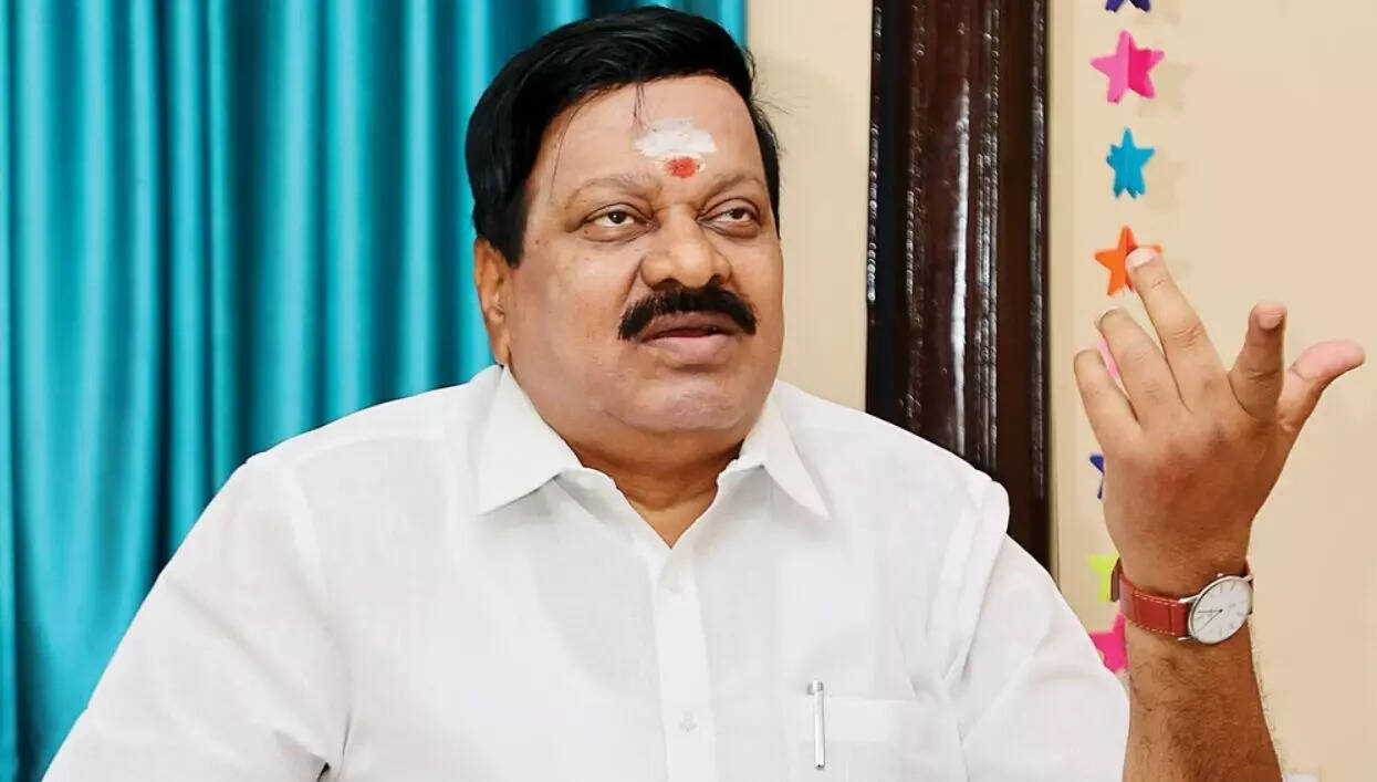 அதிமுகவில் இருந்து கோவை செல்வராஜ் விலகல்!!