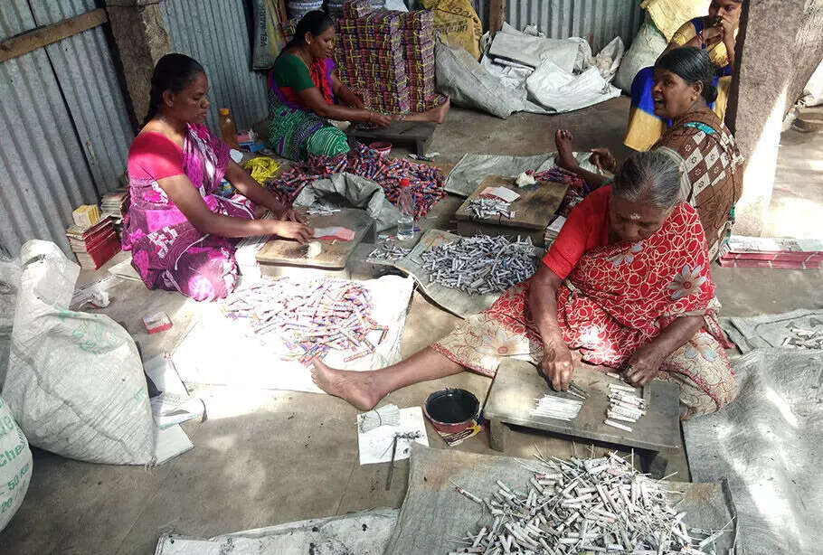 பட்டாசு ஆலை உள்குத்தகை – ஆட்சியர் கடும் எச்சரிக்கை!!