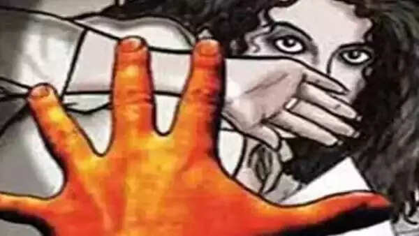 இந்த நாட்டில் பெண்களுக்கு பாதுகாப்பு இருக்கிறதா..? வீட்டிற்கு செல்ல ஆட்டோ ஏறிய 18 வயது பெண்ணை கூட்டு பாலியல் பலாத்காரம்..!!