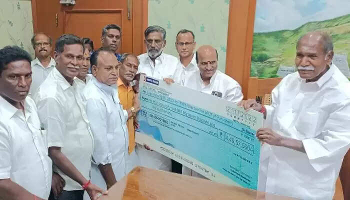 மீனவ குடும்பங்களுக்கு தலா ரூ.2,500 நிவாரணம்.. முதல்வர் வழங்கினார்..!