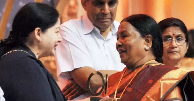 பெண்களின் சாதனைக்கு ஊன்றுகோலாக இருந்த ஜெயலலிதாவுக்கு பிடித்த 5 பெண்கள் இவங்க தானாம்..!!
