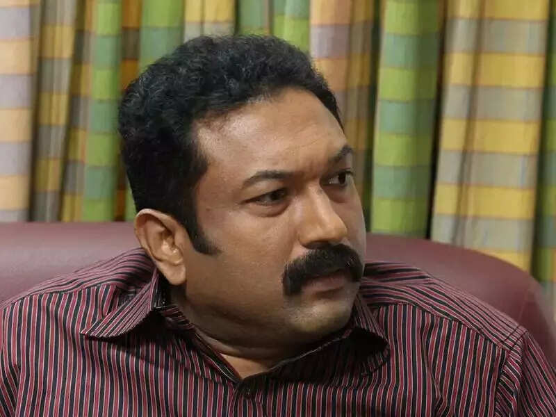 பிரபல வில்லன் நடிகர் கைது!!