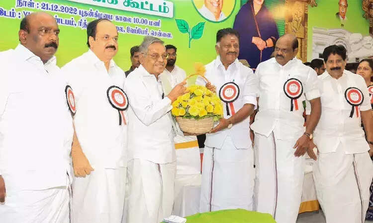 ஓ.பன்னீர் செல்வத்துக்கு அதிமுக தலைமையகம் சார்பில் வக்கீல் நோட்டீஸ்..!!