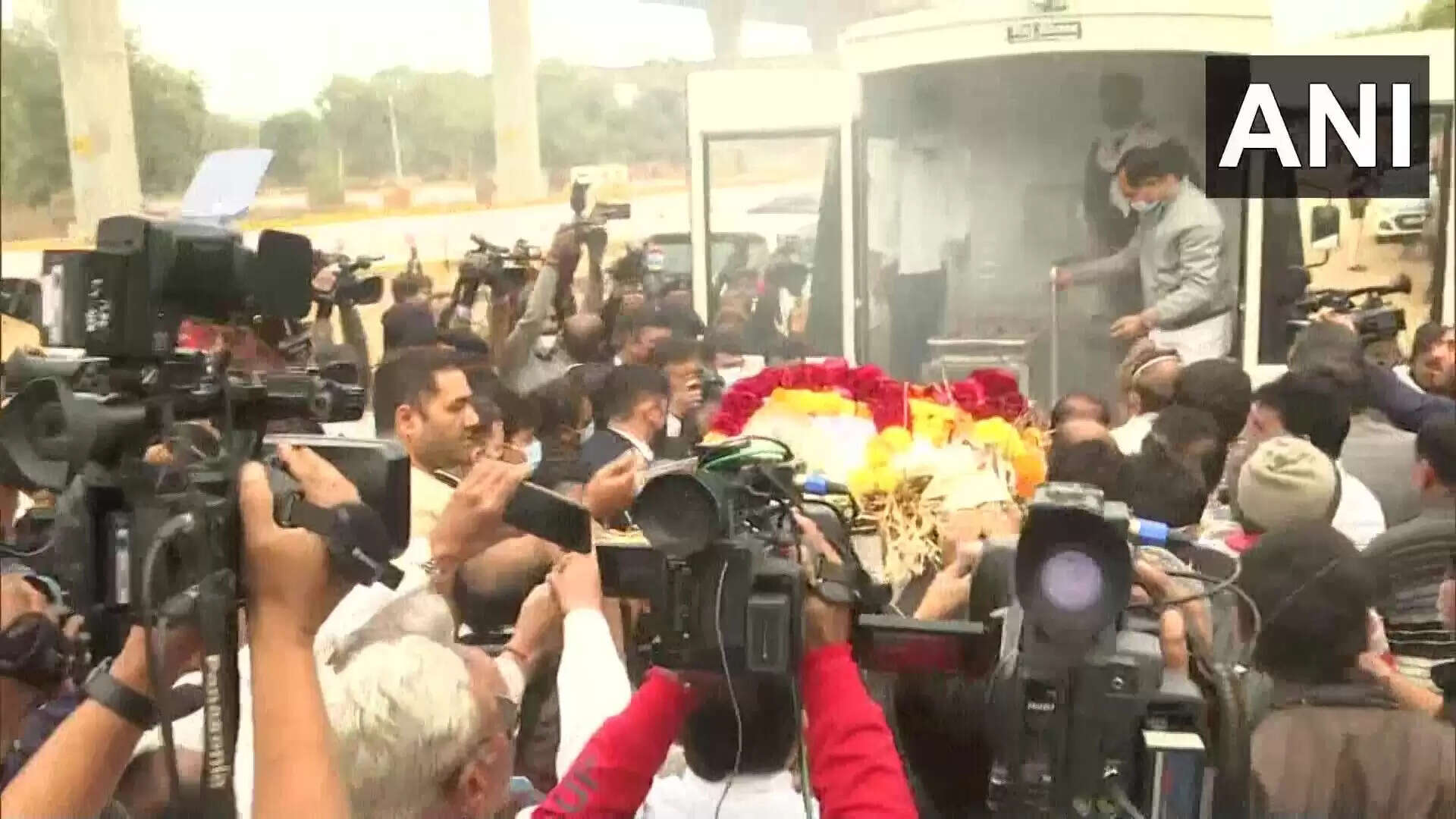 பிரதமர் மோடியின் தாயார் உடல் தகனம்!!