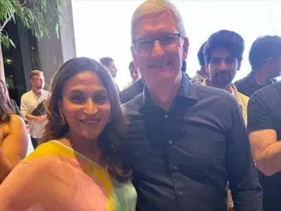 இந்தியாவின் முதல் பிரம்மாண்ட ஆப்பிள் ஸ்டோர் திறப்பு..!!