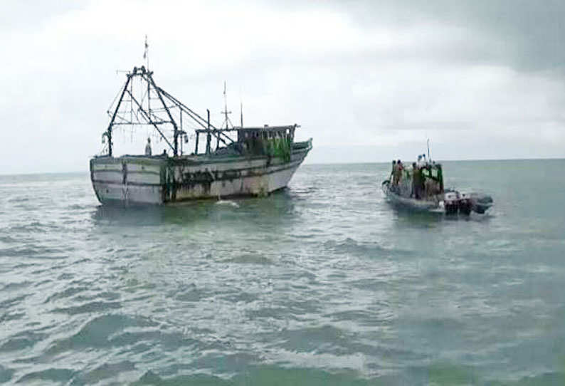 தடைகாலம் நிறைவு! உற்சாகமாக மீன்பிடிக்க சென்ற மீனவர்கள்!!