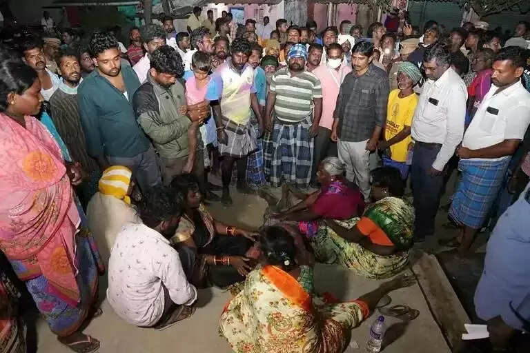 மருத்துவரின் பரிந்துரை இல்லாமல் மருந்து கடையை நம்பி போன கூலி தொழிலாளிக்கு ஏற்பட்ட நிலையை பாருங்க..!!