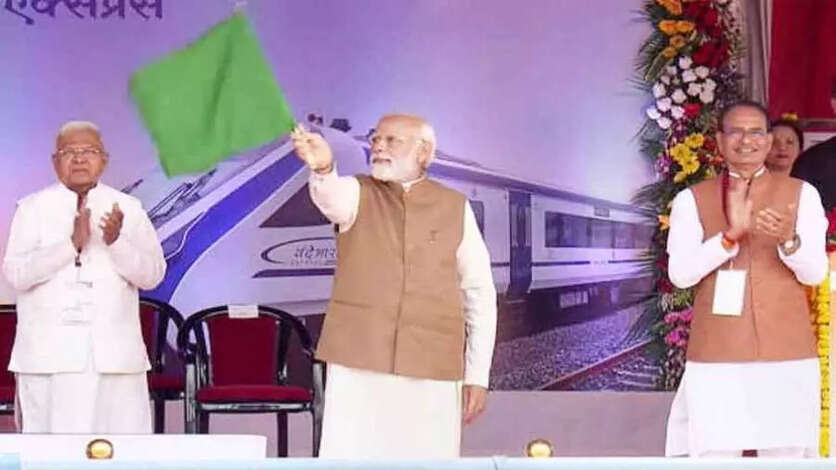 வந்தே பாரத் ரெயில் சேவையை துவக்கி வைத்தார் பிரதமர் மோடி..!!