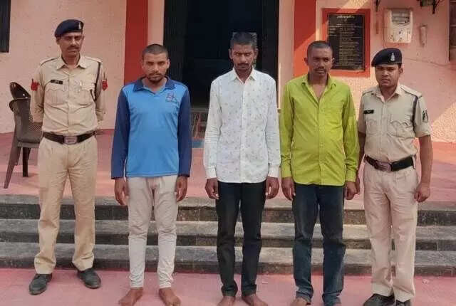 சிறுமியை தாக்கி வாயில் எரியும் கட்டையை வைத்த கொடூரம்!!