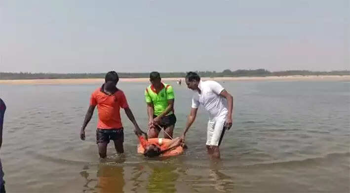 காவிரி ஆற்றில் மூழ்கி 4 மாணவிகள் உயிரிழப்பு!!