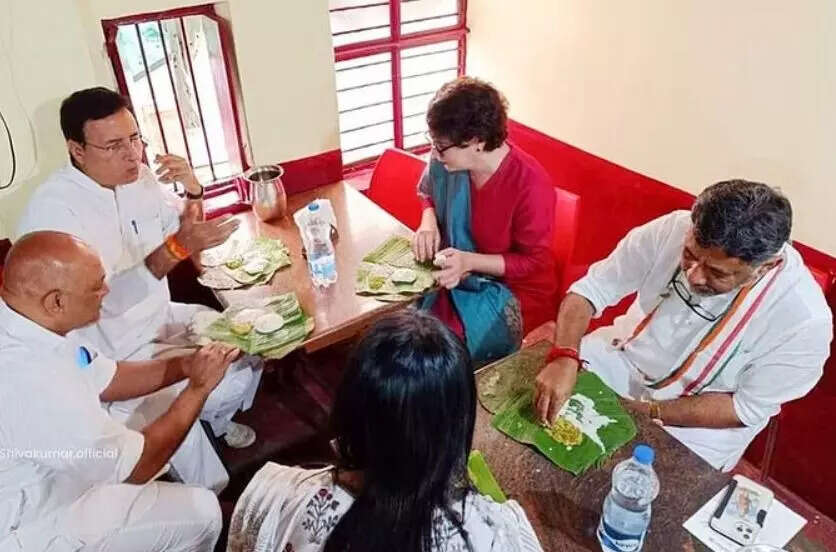 தோசை சுட்டு வாக்கு சேகரித்த பிரியங்கா காந்தி!!