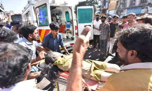 கொடூரம்! பெண்ணின் முகத்தை சிதைத்த போலீஸின் மகன்!!