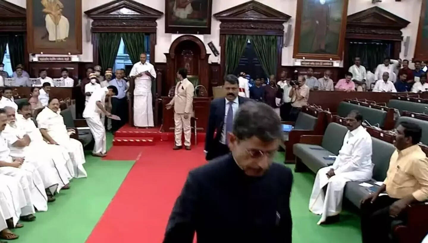 இந்திய அளவில் ட்ரெண்டான ‘கெட் அவுட் ரவி’!!