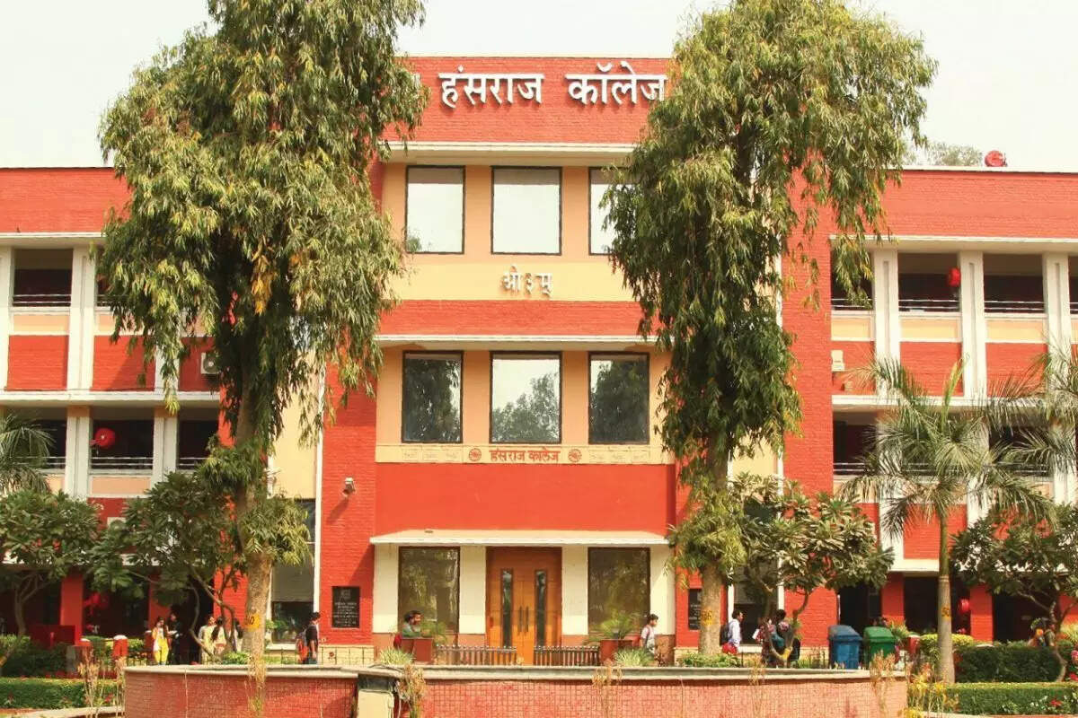 சர்ச்சை! அசைவ உணவுக்கு தடை விதித்த கல்லூரி விடுதி!!