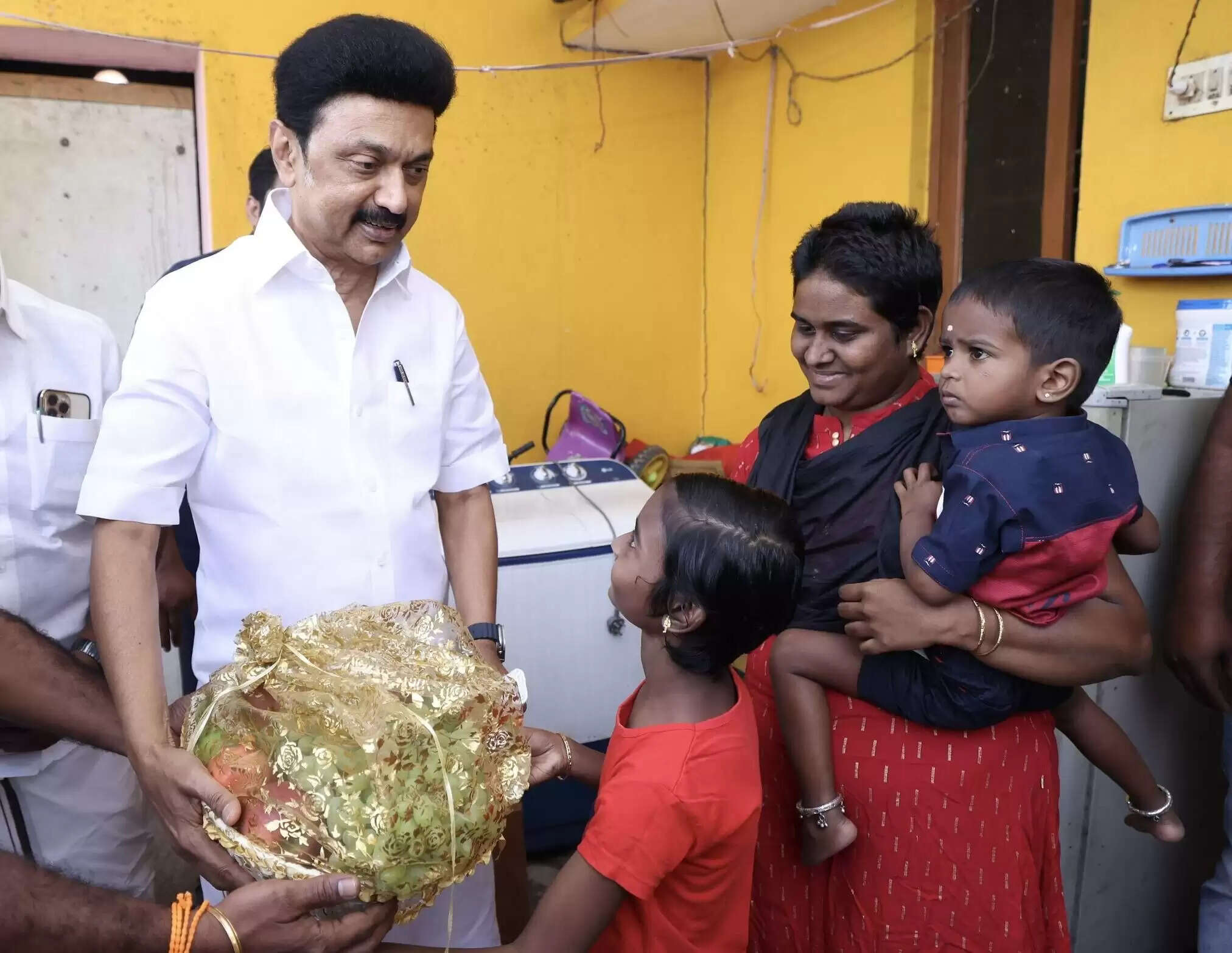 சிறுமி டான்யாவை நேரில் நலம் விசாரித்த முதலமைச்சர்!!