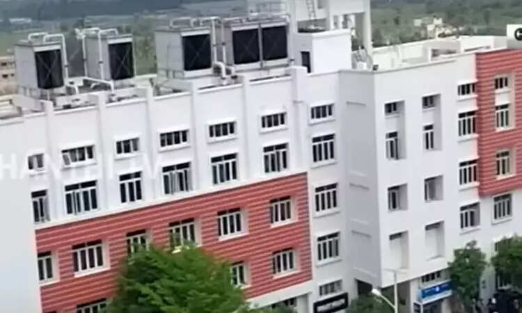 தேர்வு எழுதிக் கொண்டிருந்த மாணவன் மாடியில் இருந்து குதித்து தற்கொலை!!