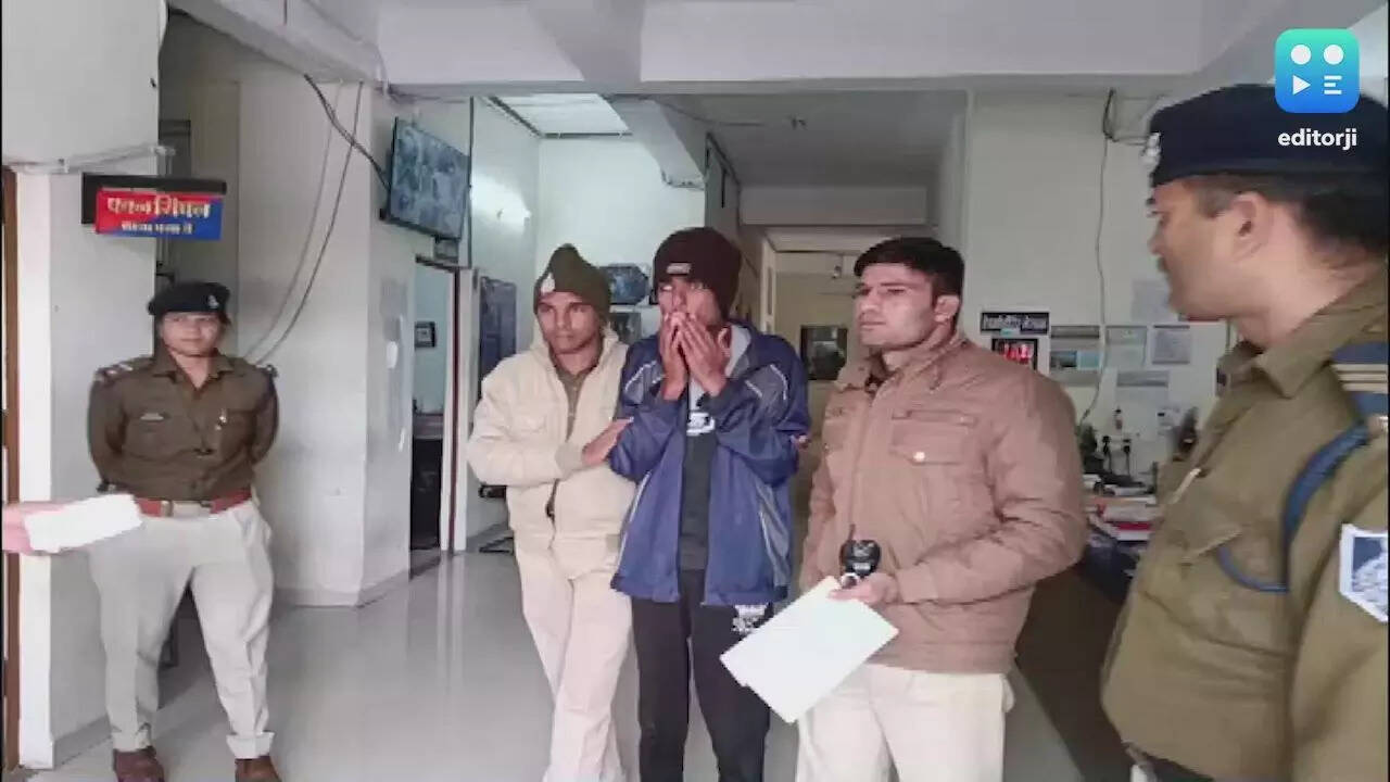 வேண்டுதல் நிறைவேறாததால் சிலைகளை உடைத்த இளைஞர்!!