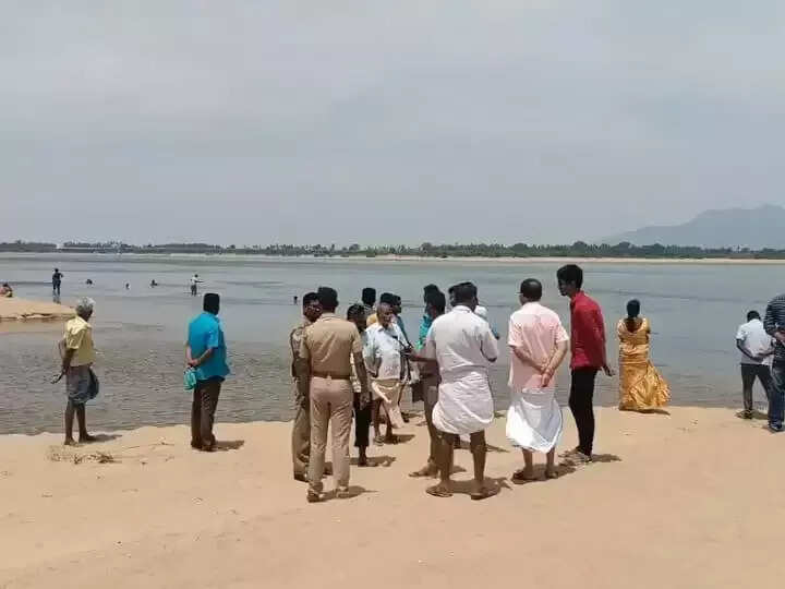 சாமி கும்பிட வந்த இடத்தில் காவிரி ஆற்றில் மணல் சுழலில் சிக்கி 2 இளைஞர்கள் உயிரிழப்பு!
